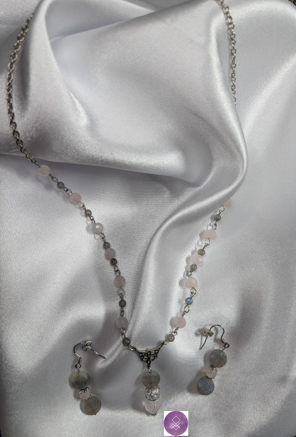 Parure Protection, équilibre et apaisement en pierres de quartz rose et Labradorite noeud de sorcière