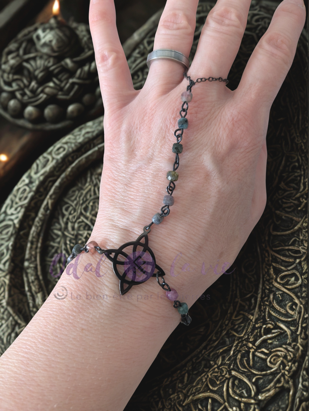 Bracelet de doigt tourmaline multicolore et nœud de sorcière wicca