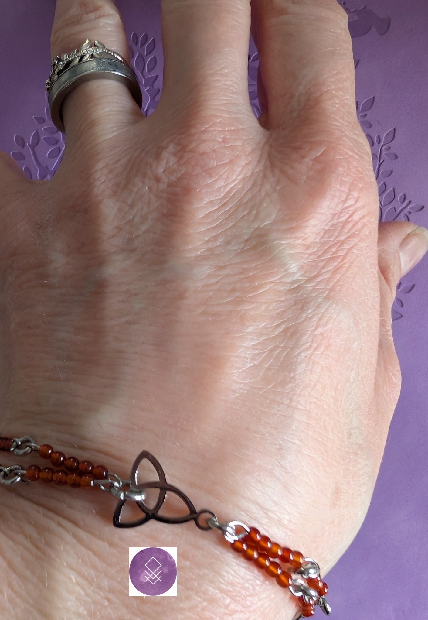 Bracelet Double Cornaline - vitalité et détermination. Symbole triquetra.