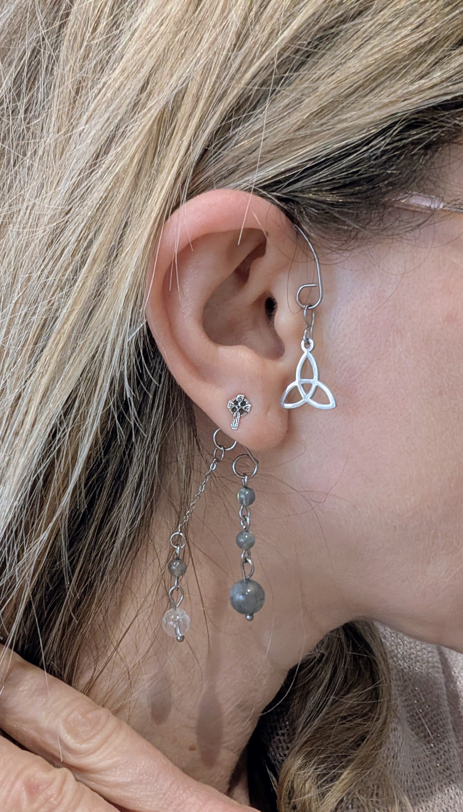 Ear Cuff Labradorite & Cristal de Roche - Triquetra