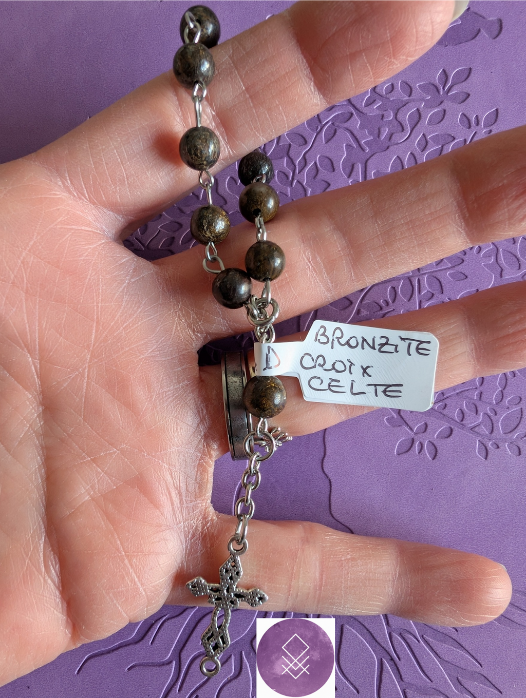 Dizainier bouclier sérénité en Bronzite