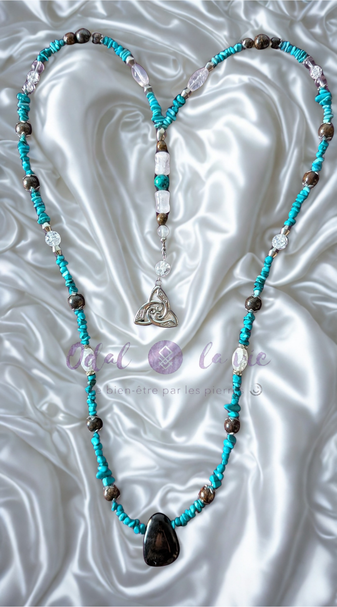 Talisman "Équilibre Infini" : Sautoir turquoise naturelle, hypersthène, bronzite, cristal de roche craquelé et quartz rose, nœud celtique.