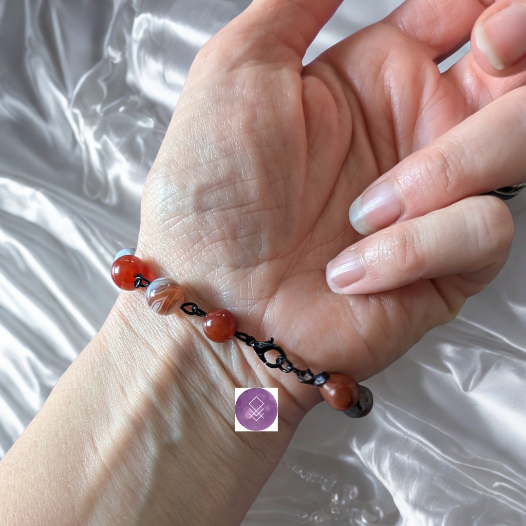 Bracelet vitalité recentrage en cornaline et agate du bostwana, noeud Wicca.