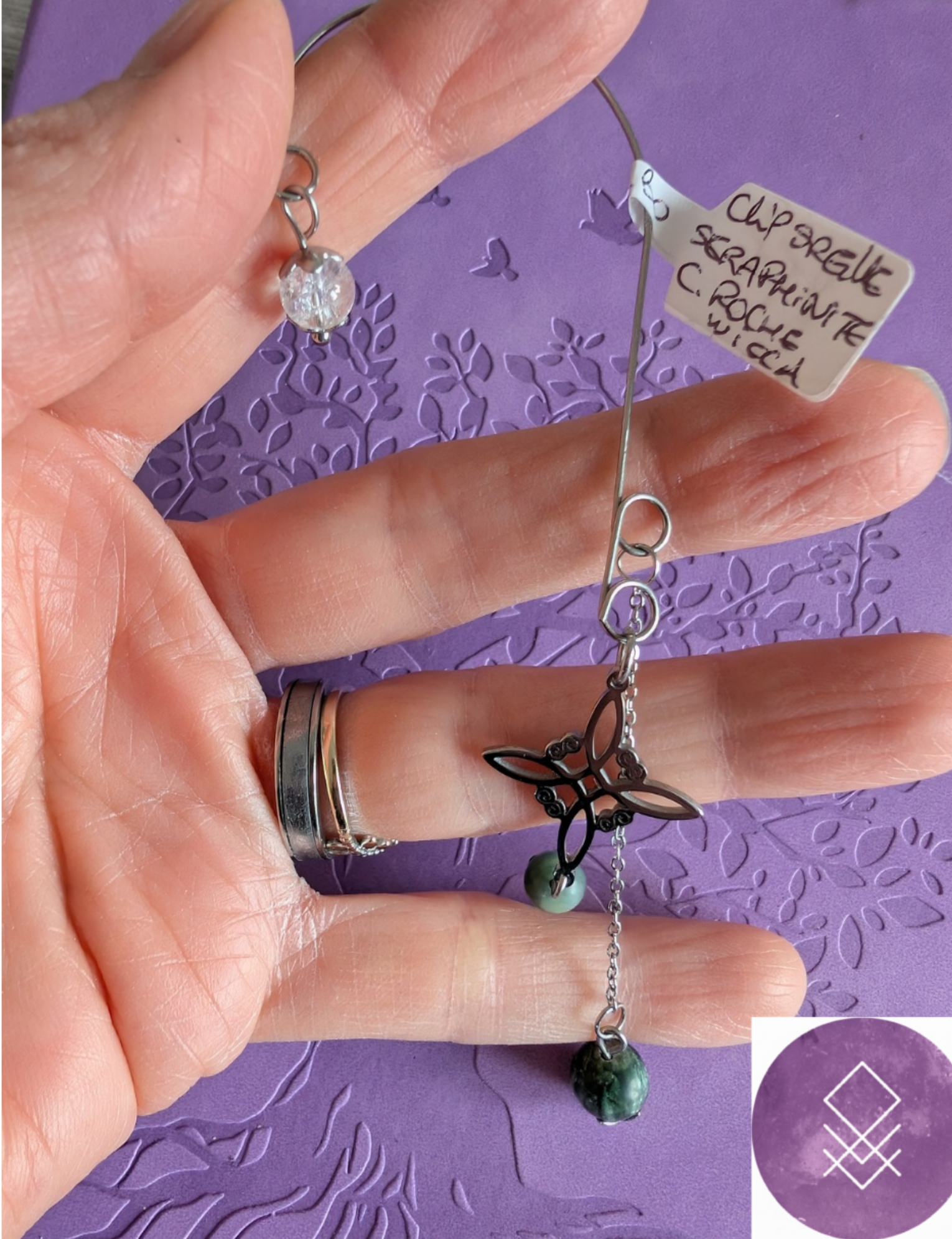 Clip d'Oreille Séraphinite & Cristal de Roche - Nœud de Sorcière