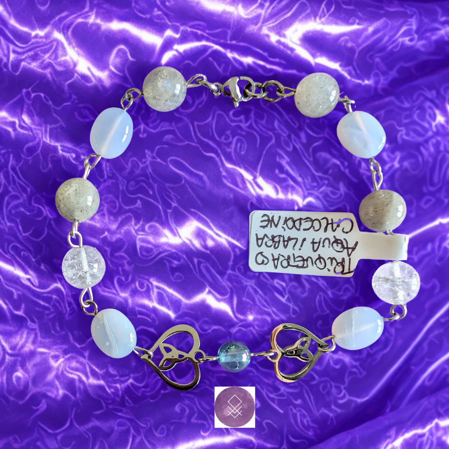 Bracelet Apaisement, communication et protection en pierres de labradorite, aqua aura, calcédoine bleue et cristal de roche craquelé.