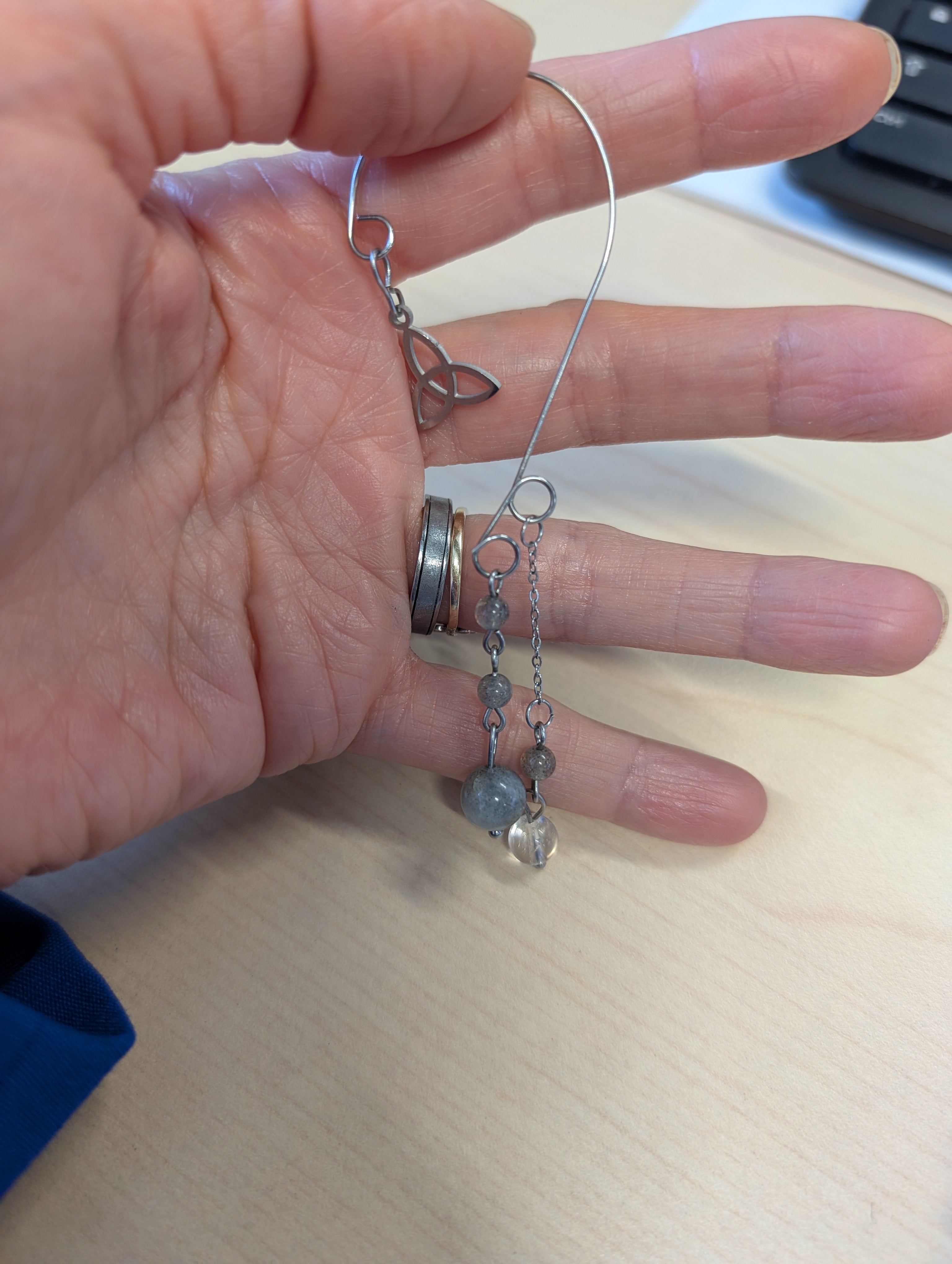 Ear Cuff Labradorite & Cristal de Roche - Triquetra