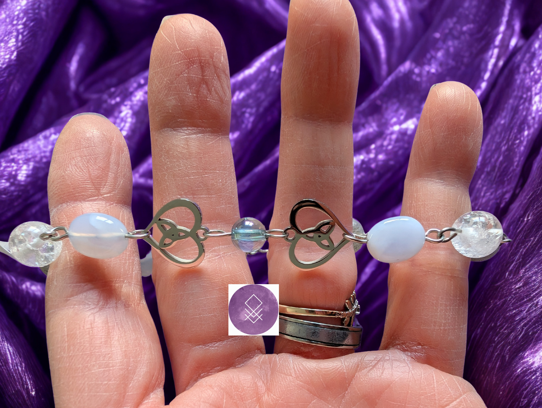 Bracelet Apaisement, communication et protection en pierres de labradorite, aqua aura, calcédoine bleue et cristal de roche craquelé.